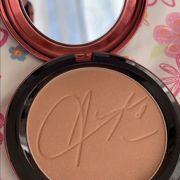 High end makeup lot - Picture 3 of 9